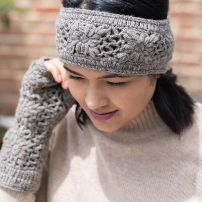 Sjaal met Verhaal Handwarmer Granny Square taupe