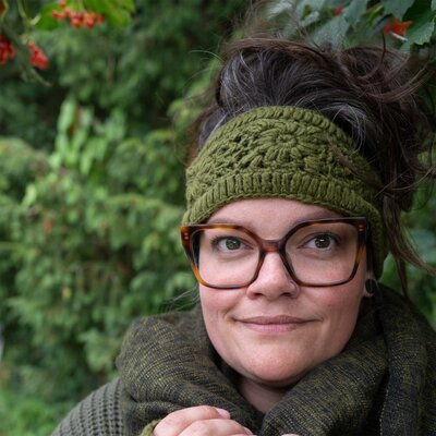 Sjaal met Verhaal Headband Granny Square army green