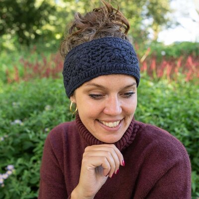 Sjaal met Verhaal Headband Granny Square dark blue
