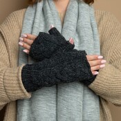 Sjaal met Verhaal Handwarmer Cable antraciet
