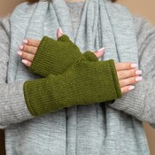 Sjaal met Verhaal Handwarmer Cosy unisex army green