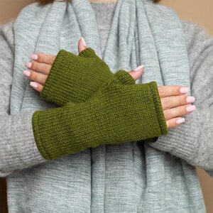 Sjaal met Verhaal Handwarmer Cosy unisex army green