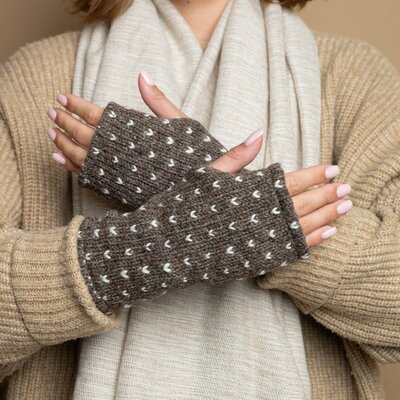 Sjaal met Verhaal Handwarmer Lovely taupe