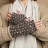 Sjaal met Verhaal Handwarmer Lovely taupe