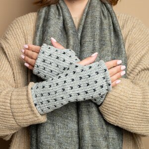 Sjaal met Verhaal Handwarmer Lovely light grey