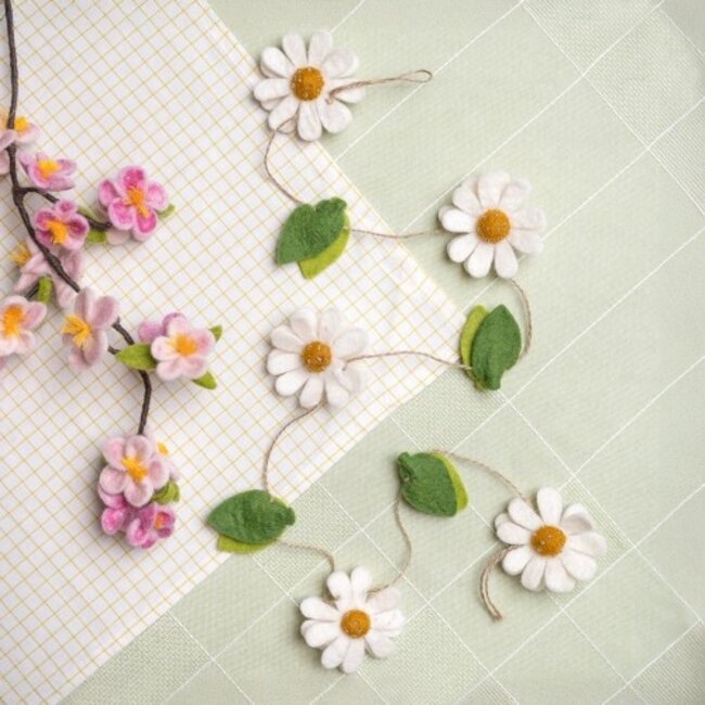 Felt Garland Margrietjes