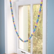 Sjaal met Verhaal Felt Garland Viltballetjes pastel