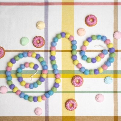 Sjaal met Verhaal Felt Garland Viltballetjes pastel