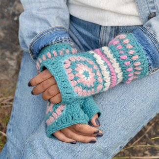 Sjaal met Verhaal Handwarmer Granny Square Colourful turquoise/roze