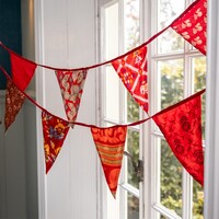 Sjaal met Verhaal Sari-Wimpelkette large red/orange