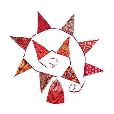 Sjaal met Verhaal Sari-Wimpelkette large red/orange