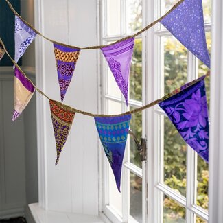 Sjaal met Verhaal Sari-Wimpelkette large purple