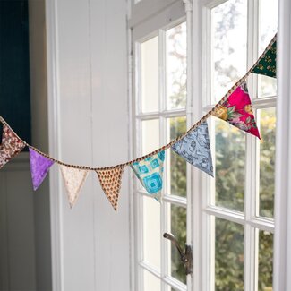 Sjaal met Verhaal Sari-Wimpelkette small multicolor