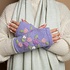 Sjaal met Verhaal Handwarmer Flowers lilac
