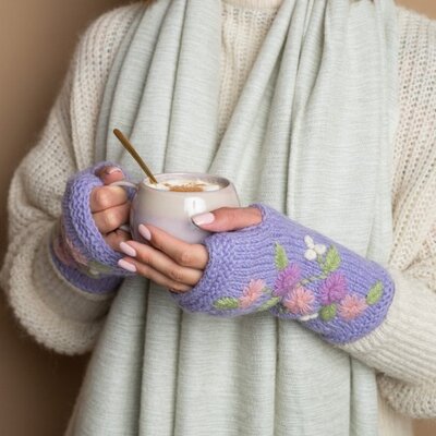 Sjaal met Verhaal Handwarmer Flowers lilac