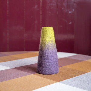 Sjaal met Verhaal Felt Vase Medium paars/lichtgroen