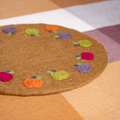 Sjaal met Verhaal Filz-Untersetzer 35 cm rond Pompoentjes Indian