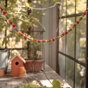 Sjaal met Verhaal Felt Garland Viltballetjes Small Indian Summer
