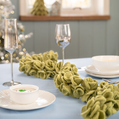 Sjaal met Verhaal Felt Garland Eucalyptus lichtgroen