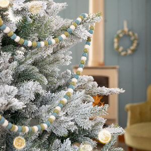 Sjaal met Verhaal Felt Garland Viltballetjes Winterwonderland Small