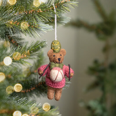 Sjaal met Verhaal Felt Christmas Hanger Beer met Trommel cyclaam