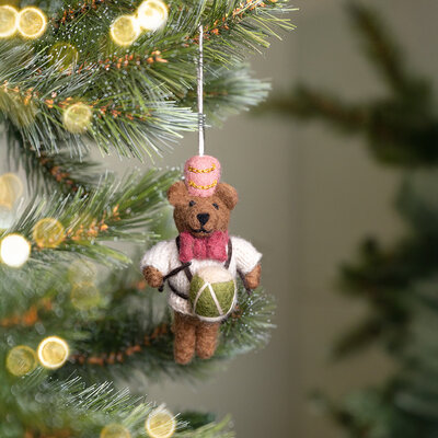 Sjaal met Verhaal Felt Christmas Hanger Beer met Trommel creme