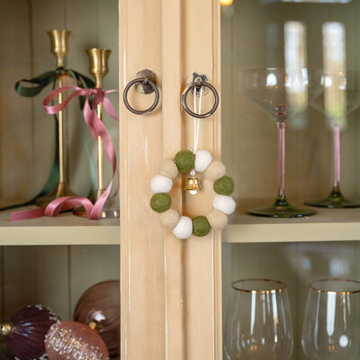 Sjaal met Verhaal Felt Christmas Hanger Krans Mistletoe Small