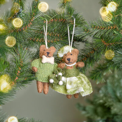 Sjaal met Verhaal Felt Christmas Hanger Meneer Beer mistletoe groen
