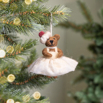 Sjaal met Verhaal Felt Christmas Hanger Mevrouw Beer creme