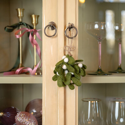 Sjaal met Verhaal Felt Christmas Hanger Mistletoe Large