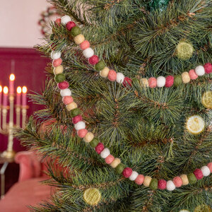 Sjaal met Verhaal Felt Garland Viltballetjes Mistletoe Dreams Small