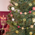 Sjaal met Verhaal Felt Garland Viltballetjes Mixed Mistletoe Dreams