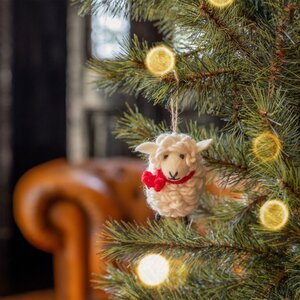 Sjaal met Verhaal Filz Weihnachtshänger Schaap met rode Sjaal
