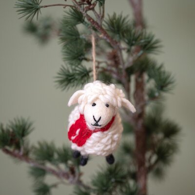 Sjaal met Verhaal Felt Christmas Hanger Schaap met rode Sjaal
