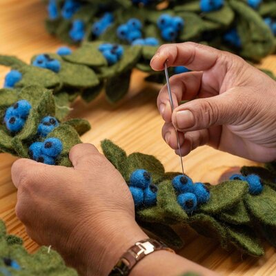 Sjaal met Verhaal Wreath Bes Blauw XL