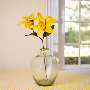 Sjaal met Verhaal Felt Flower Tak Lelie geel