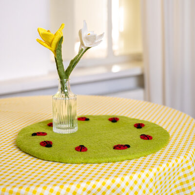 Sjaal met Verhaal Felt Coaster 35 cm met Lieveheersbeestjes groen