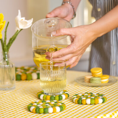 Sjaal met Verhaal Felt Coaster 10 cm Rond Bolletjes groen-geel (set of 4)