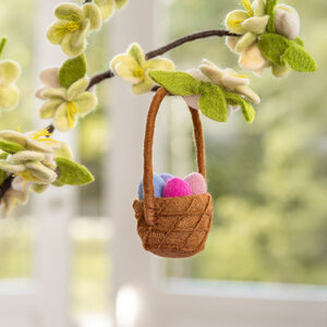 Sjaal met Verhaal Felt Hanger Mandje met Paaseitjes