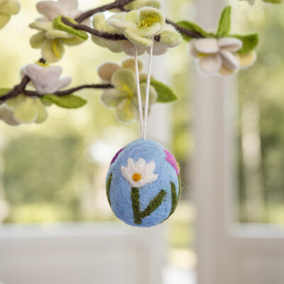 Sjaal met Verhaal Felt Hanger Ei met Bloemetjes lichtblauw assorti
