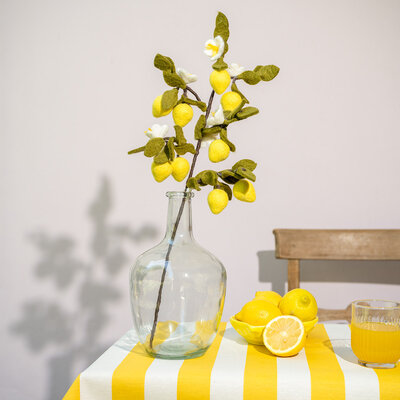 Sjaal met Verhaal Felt Flower Tak Citroen