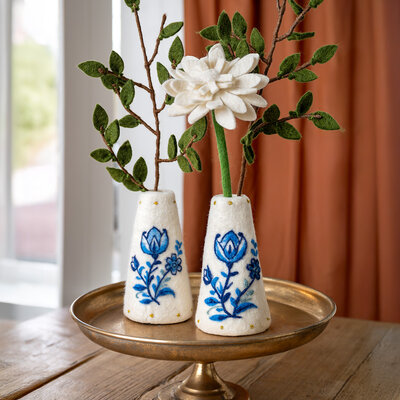 Sjaal met Verhaal Felt Vase Delfts Blauw met Tulp small