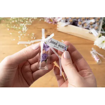 CGB Giftware Flower Bottles Sentiment in Display