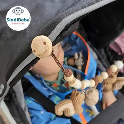 Sindibaba Stroller chain with rattle Squirrel brown (Bio-Baumwolle)