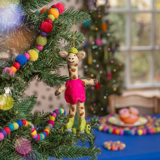 Sjaal met Verhaal Felt Christmas Hanger Giraffe Rollerskates fuchsia
