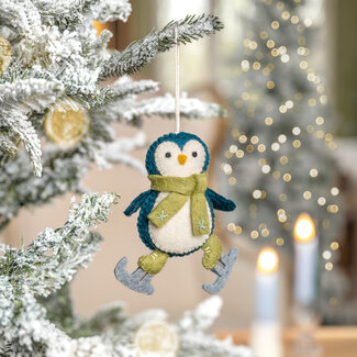 Sjaal met Verhaal Felt Christmas Hanger Pinguin Op Schaatsen