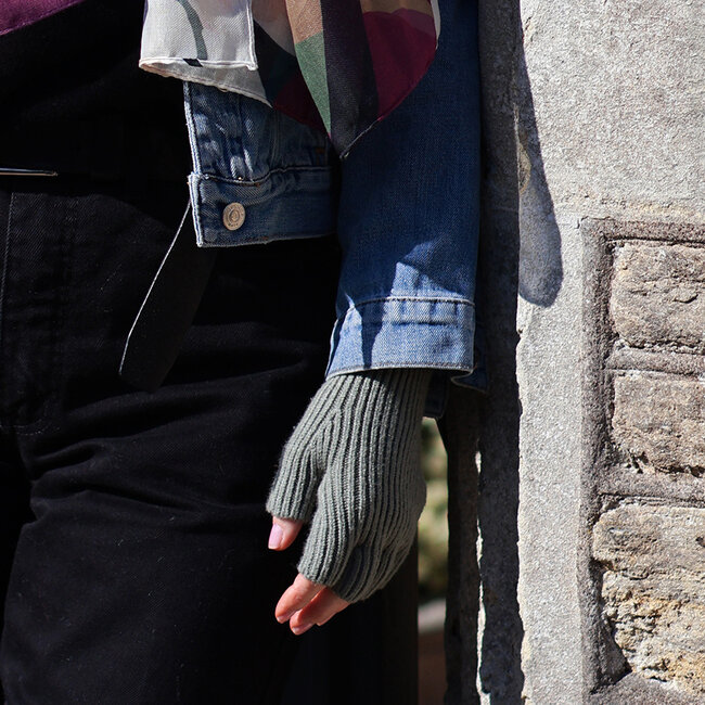 Gloves Fingerless Ribbed Jasmin sage