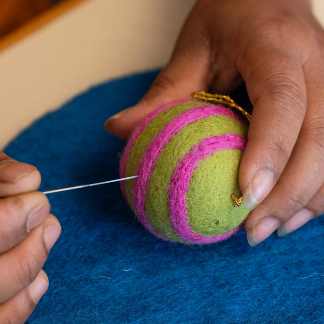 Felt Christmas Hanger Bal Streep Groen Kitschmas