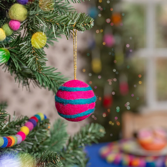 Sjaal met Verhaal Felt Christmas Hanger Bal Streep Fuchsia Kitschmas