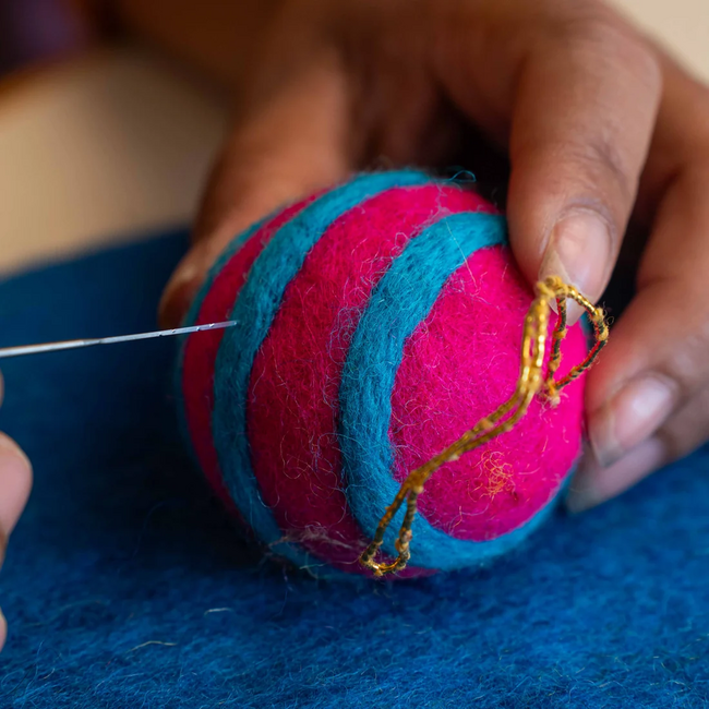 Filz Weihnachtshänger Bal Streep Fuchsia Kitschmas